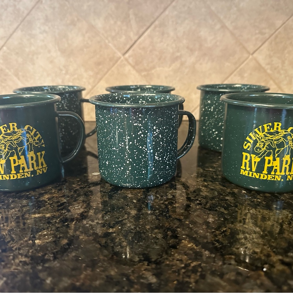 Green Speckled (Graniteware) Set.  Mugs / cups